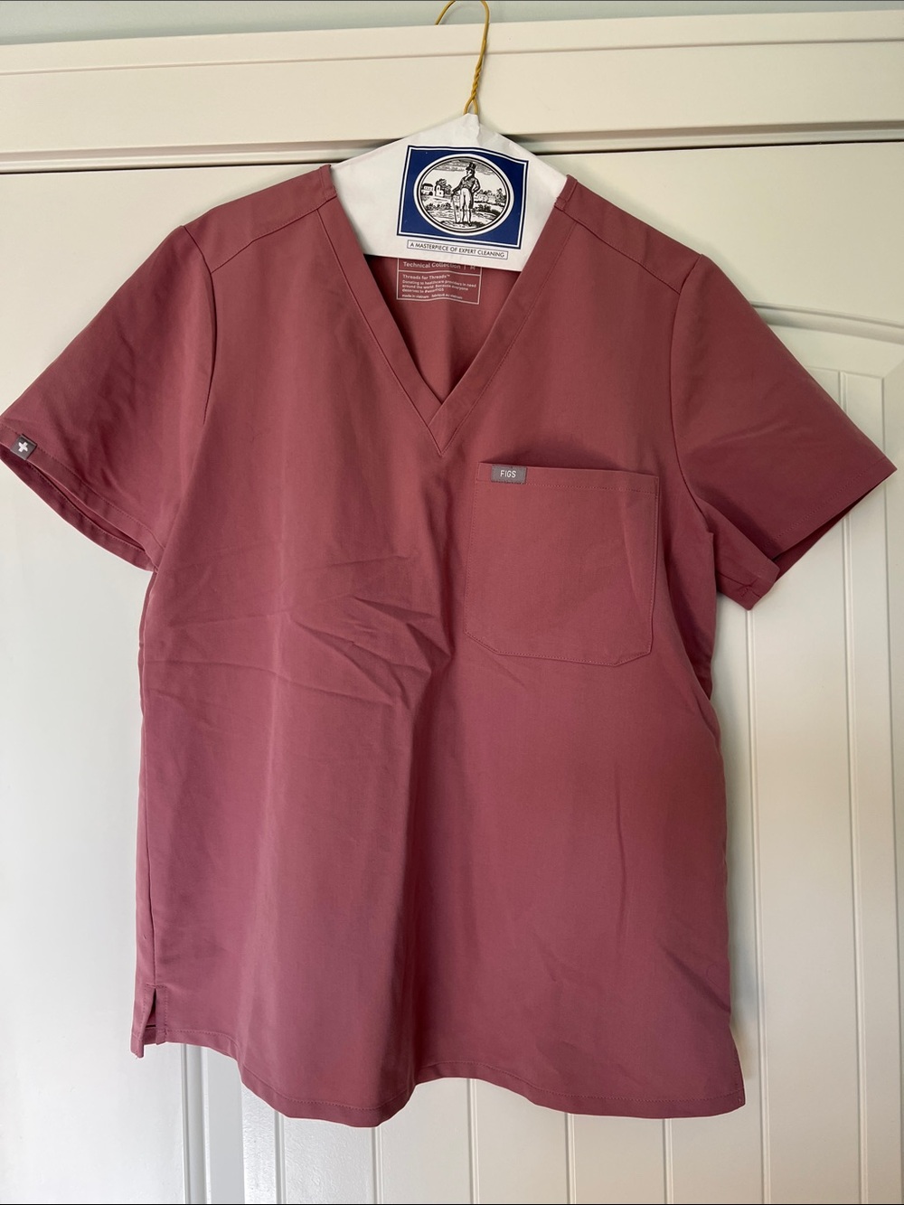 Figs Women’s V-Neck Scrub Top in Mineral Mauve